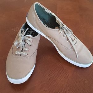 LIKE NEW SZ 8 KEDS BY TAYLOR SWIFT